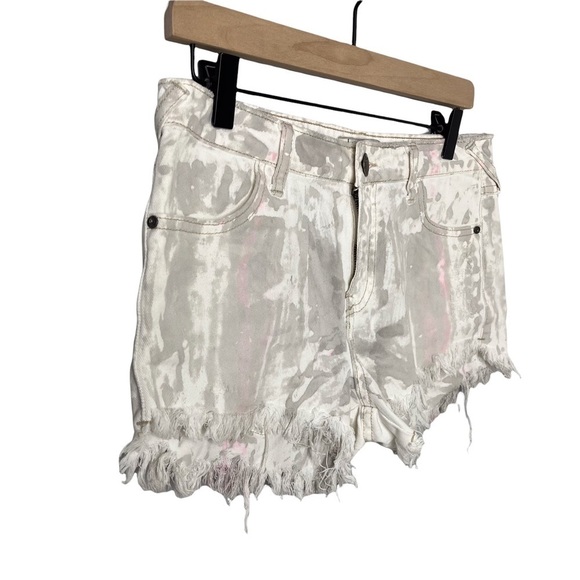 Free People Icing Washed Cut Off Shorts Gray Pink Size 28 Hi Low Hem - Picture 2 of 8